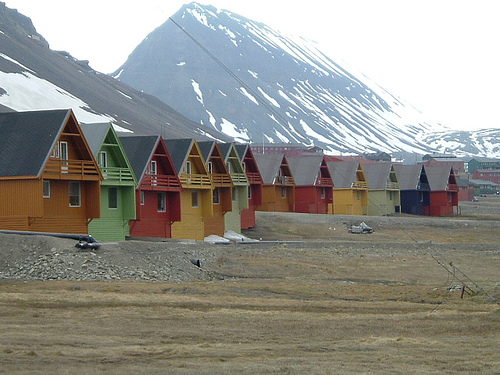 Asentamiento cerca del Glaciar Monaco... CRUCEROS SPITZBERGEN CRUCEROS NORUEGA CRUCEROS EXPLORACION CRUCEROS POLO NORTE